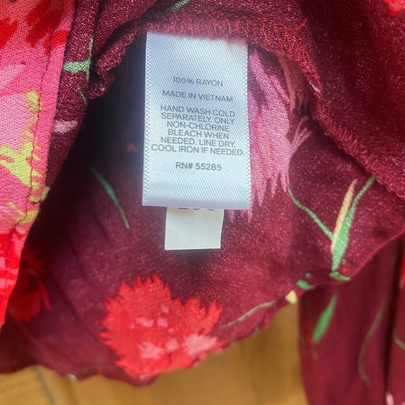 Express Burgundy Floral Wrap Crop Top Size Small 100% Rayon Hand Wash - Picture 6 of 8